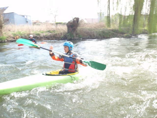 kayak dans les remous